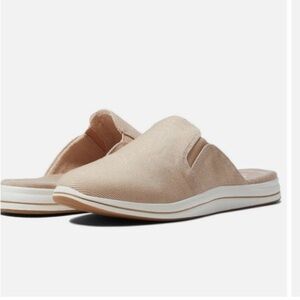 - - New without Box Clark’s Breeze Shore Size 7.5